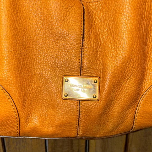 Micheal Kors Brown Leather Shoulder Bag - Picture 6 of 13